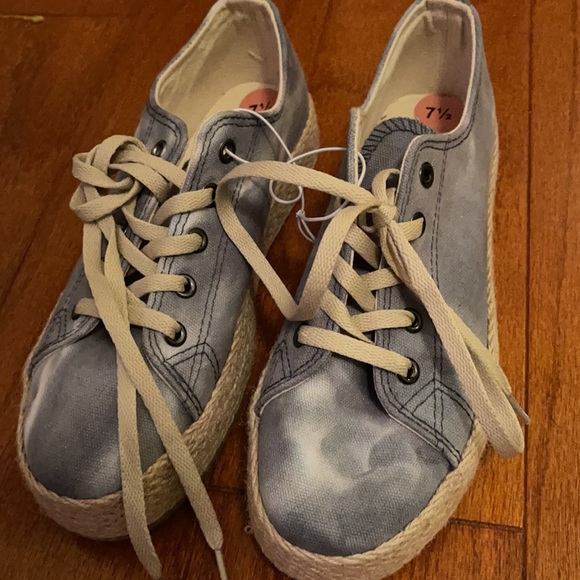 Sneakers blue demy Size 7 1/2 Restricted lace up - Picture 1 of 7